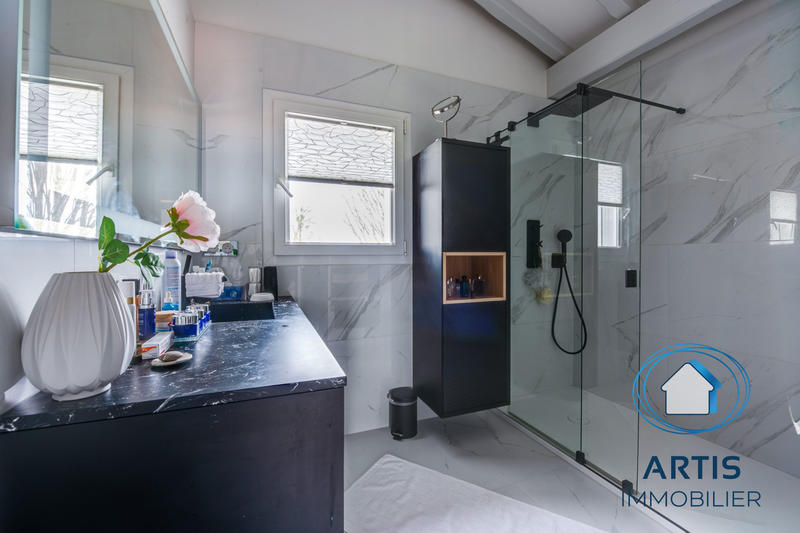 Maison - 185 m² - 7 pièces