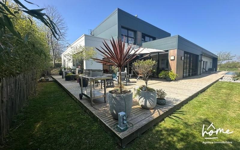Maison contemporaine - 300 m² - 10 pièces