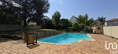 Maison - 235 m² - 7 pièces