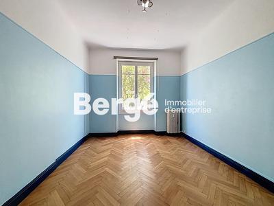 Bureau - 90 m² - 5 pièces