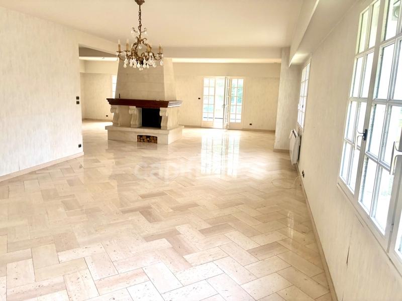 Maison - 511 m² - 9 pièces