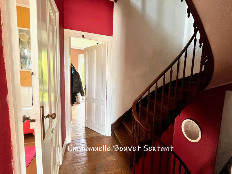 Maison - 180 m² - 9 pièces