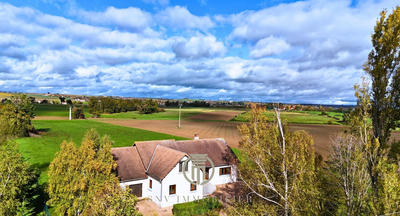 Maison - 140 m² - 5 pièces