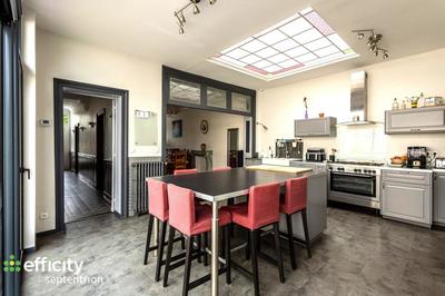 Maison - 277 m² - 11 pièces