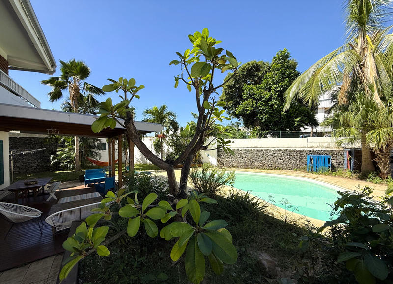 Maison - 210 m² - 7 pièces