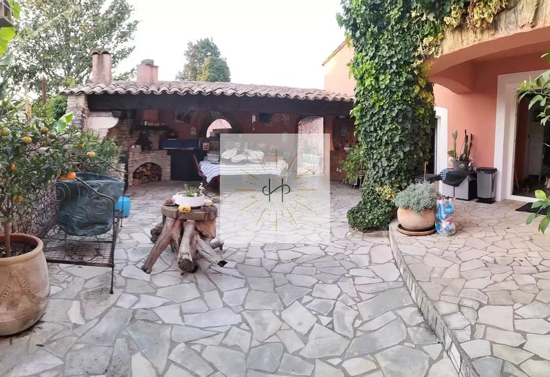 Maison - 182 m² - 7 pièces