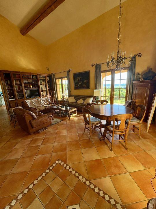 Villa - 185 m² - 5 pièces