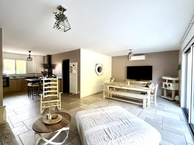 Maison traditionnelle - 110 m² - 6 pièces