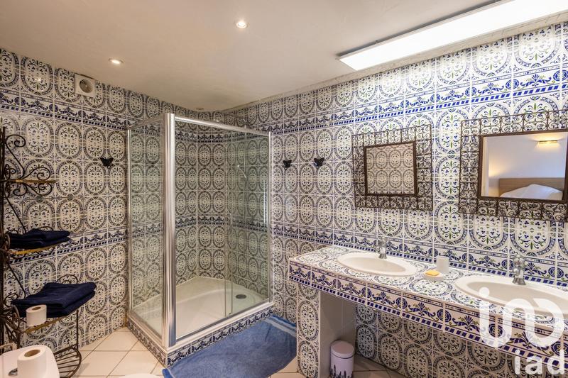 Maison - 325 m² - 9 pièces