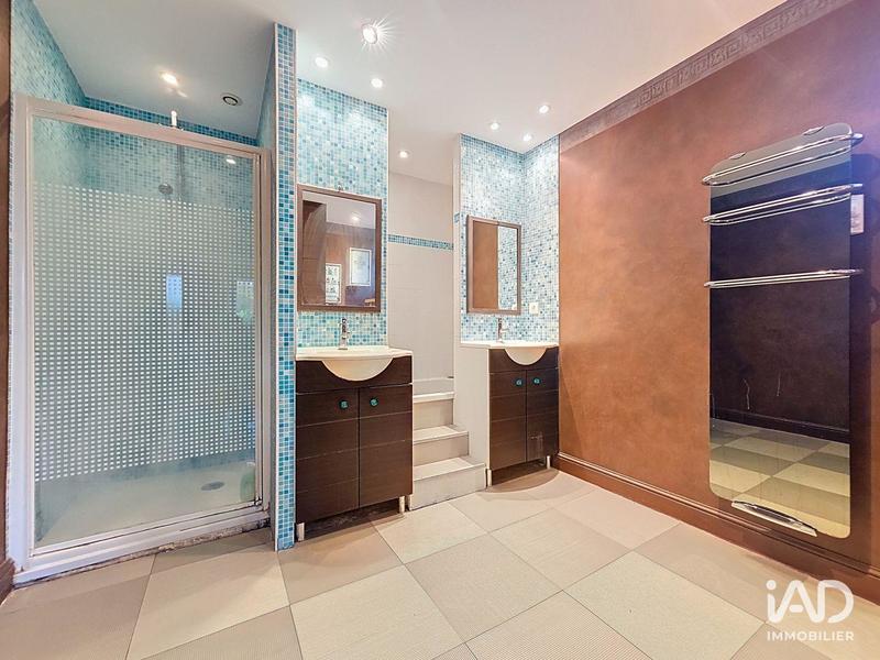 Maison - 244 m² - 6 pièces