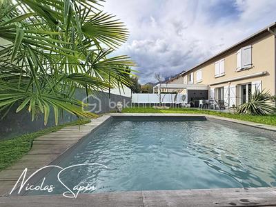 Maison - 102 m² - 5 pièces