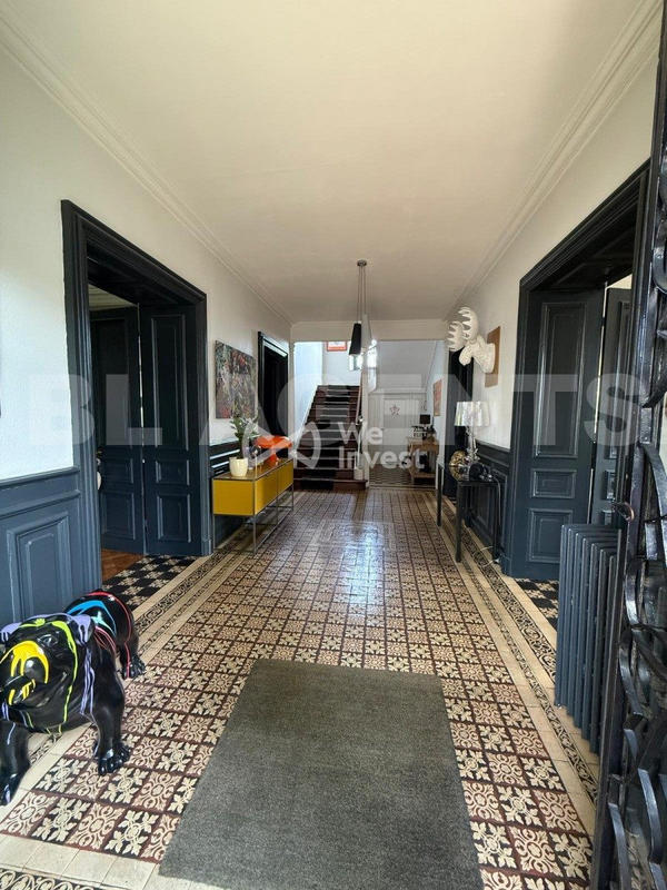 Maison - 390 m² - 5 pièces