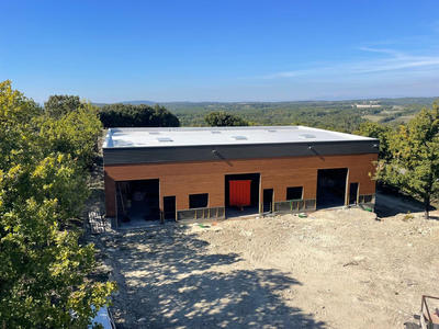 Maison - 550 m² - 4 pièces