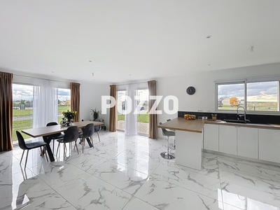 Maison - 121 m² - 6 pièces