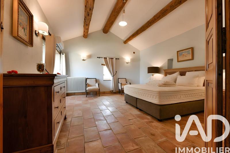 Maison - 910 m² - 20 pièces