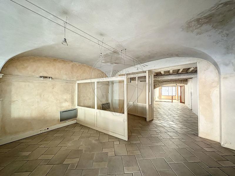 Local commercial - 126 m² - 3 pièces