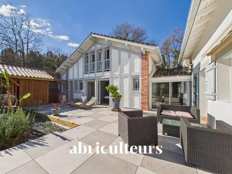 Maison chambre d'hôtes - 295 m² - 10 pièces