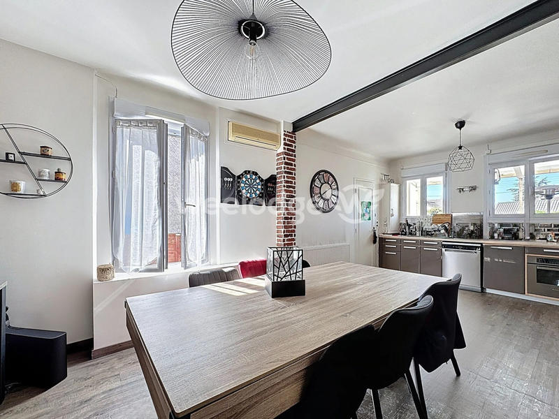 Maison - 90 m² - 5 pièces