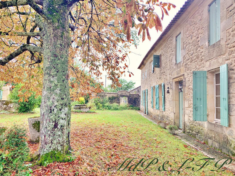 Maison - 247 m² - 9 pièces