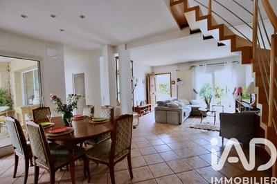 Maison - 180 m² - 7 pièces