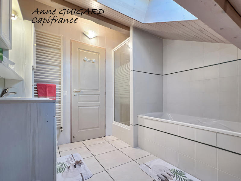 Maison - 232 m² - 7 pièces