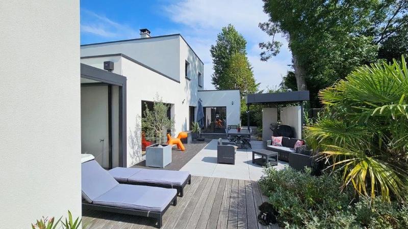 Villa - 180 m² - 8 pièces