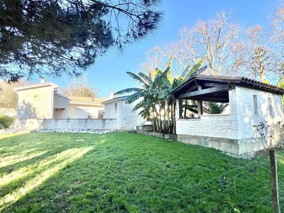 Maison - 240 m² - 8 pièces