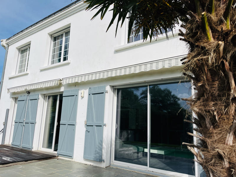 Maison - 196 m² - 9 pièces