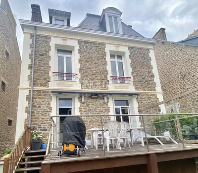 Maison de ville - 200 m² - 10 pièces