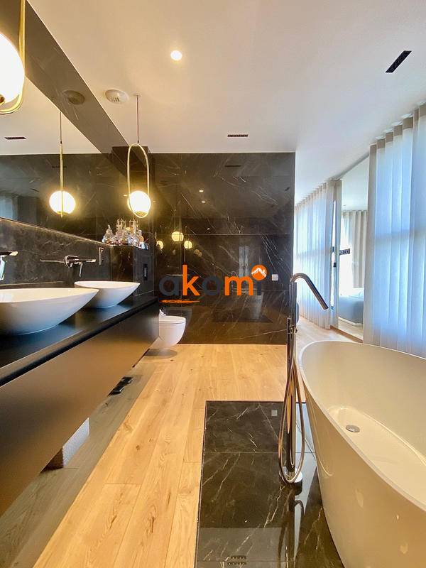 Maison - 202 m² - 6 pièces