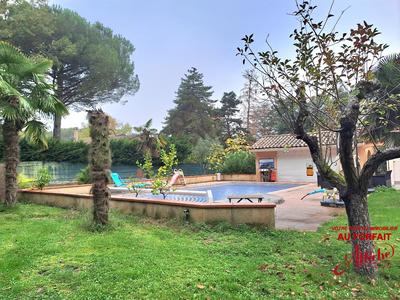 Maison - 217 m² - 6 pièces