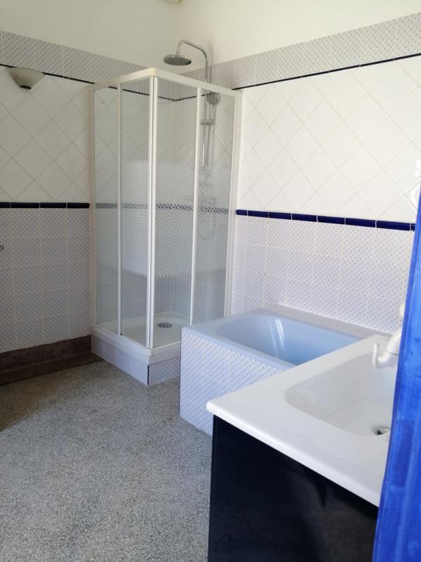 Maison - 220 m² - 8 pièces