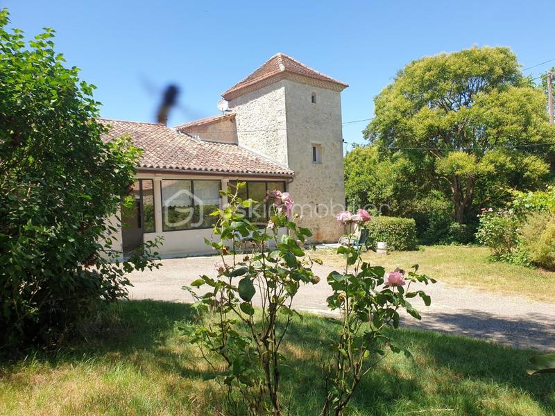 Propriété - 210 m² - 7 pièces