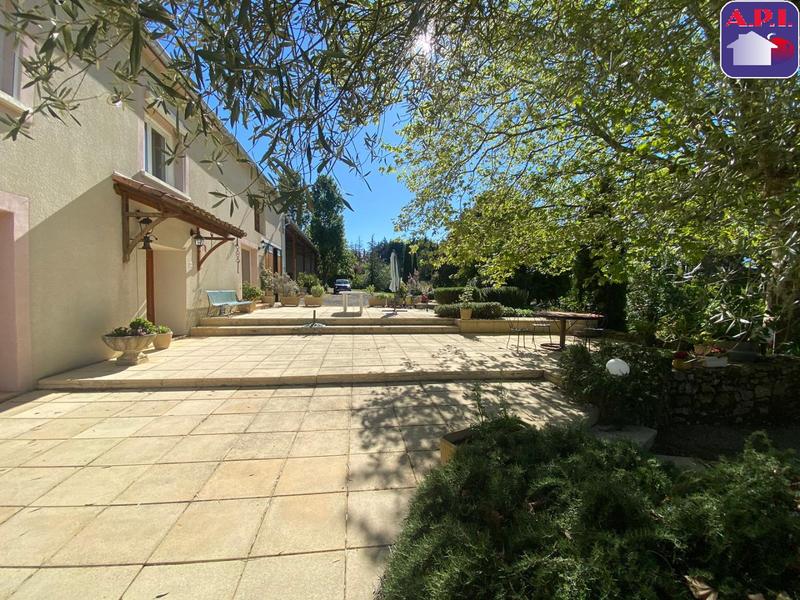 Maison - 343 m² - 9 pièces