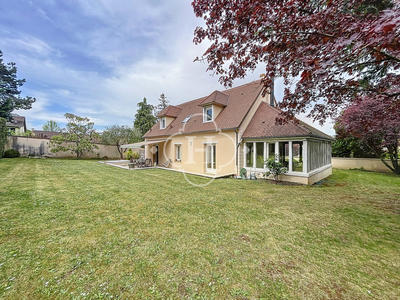 Maison - 168 m² - 8 pièces