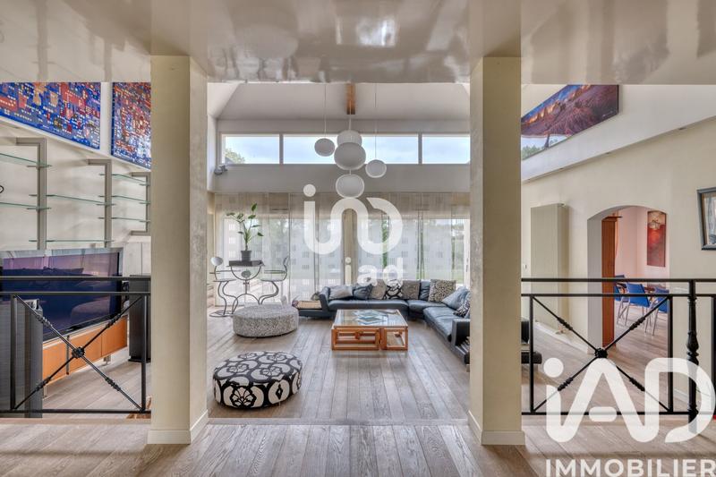 Maison - 275 m² - 8 pièces