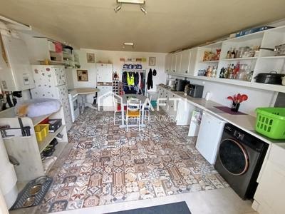 Maison - 220 m² - 8 pièces