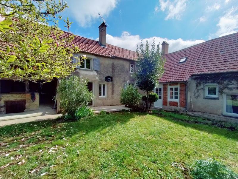 Maison traditionnelle - 151 m² - 6 pièces