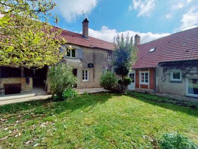 Maison traditionnelle - 151 m² - 6 pièces