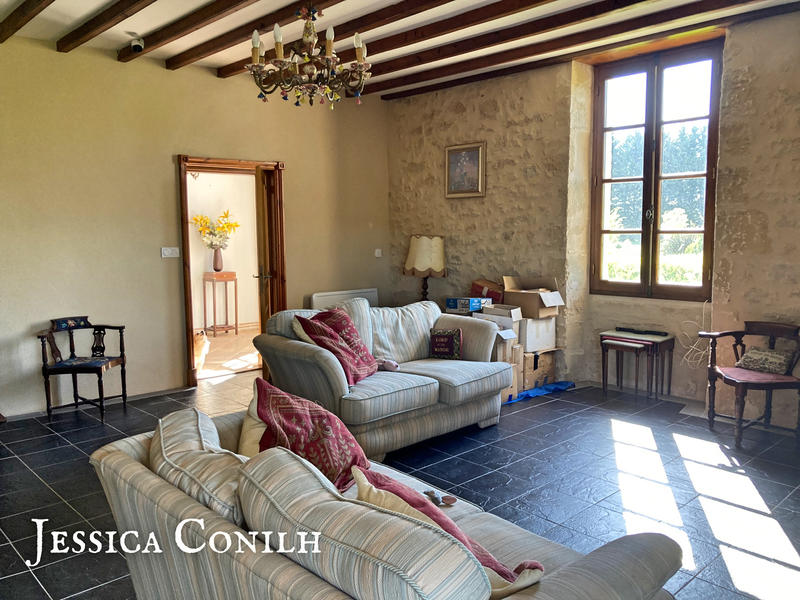 Maison - 234 m² - 7 pièces