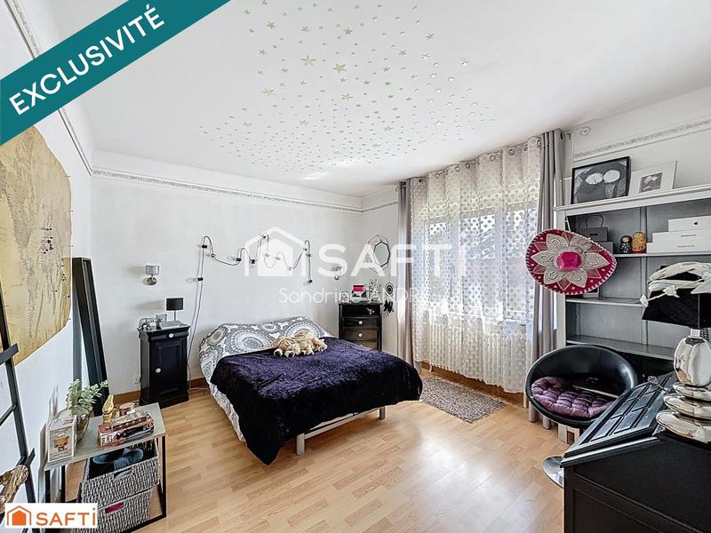 Maison - 260 m² - 10 pièces