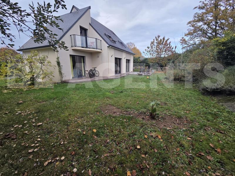 Maison - 180 m² - 9 pièces