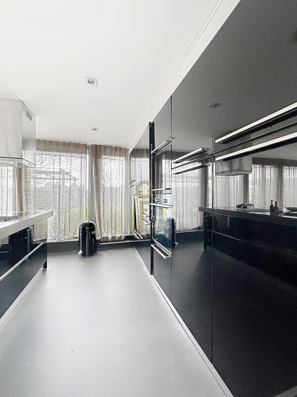 Appartement - 136 m² - 5 pièces