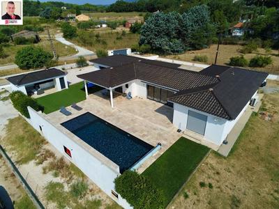 Villa - 180 m² - 5 pièces