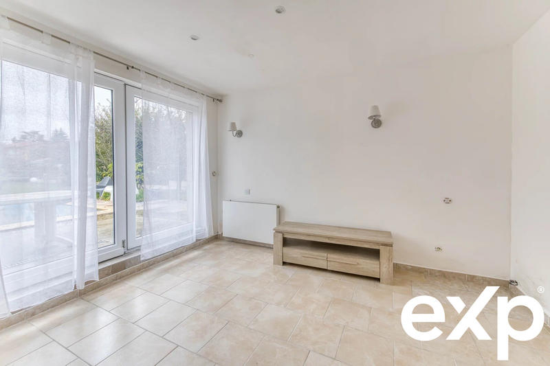 Maison - 182 m² - 9 pièces