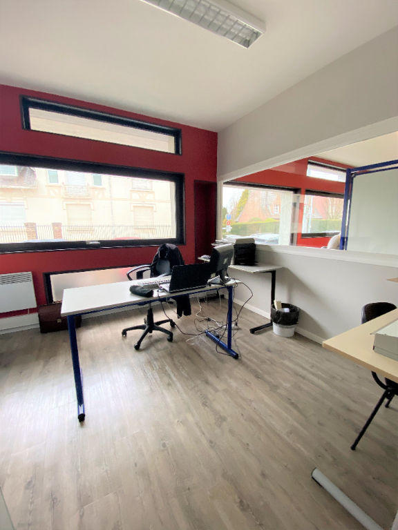 Local commercial - 210 m² - 6 pièces