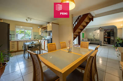 Maison - 218 m² - 8 pièces