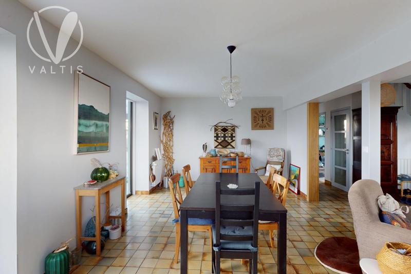 Maison - 196 m² - 8 pièces