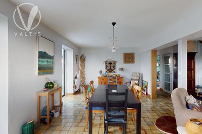 Maison - 196 m² - 8 pièces