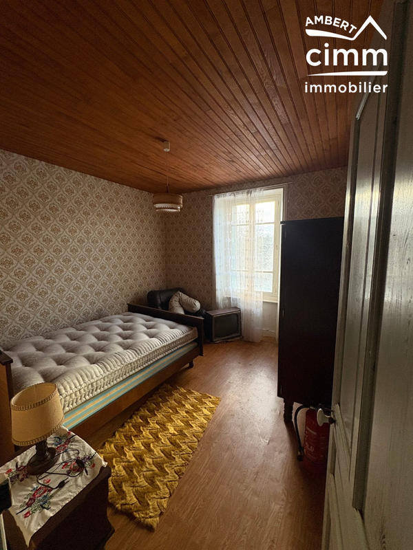 Maison - 111 m² - 8 pièces